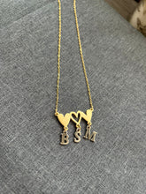 Cargar imagen en el visor de la galería, Collar de Corazones con Iniciales