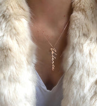 Cargar imagen en el visor de la galería, Nombre Personalizado Vertical con Cadena